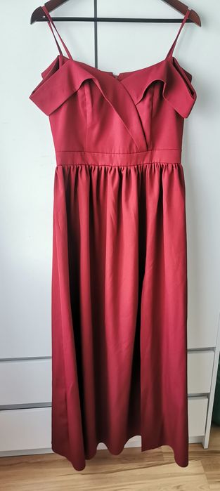 Elegancka sukienka bordowa