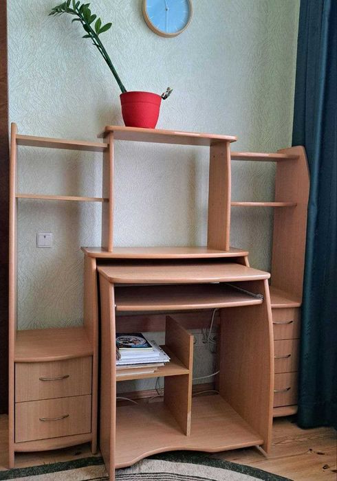 Письмовий комп'ютерний стіл