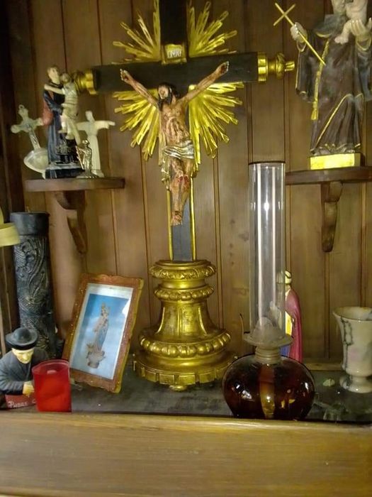 Velharias miudezas várias restaurados.e refeitos madeiras maciças