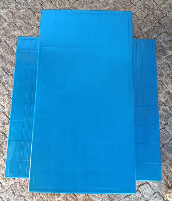 Mesa de estudo e de brincar muito útil