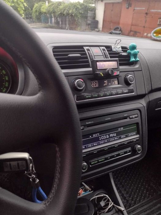 Продам skoda ROOMSTER 1.6TDI