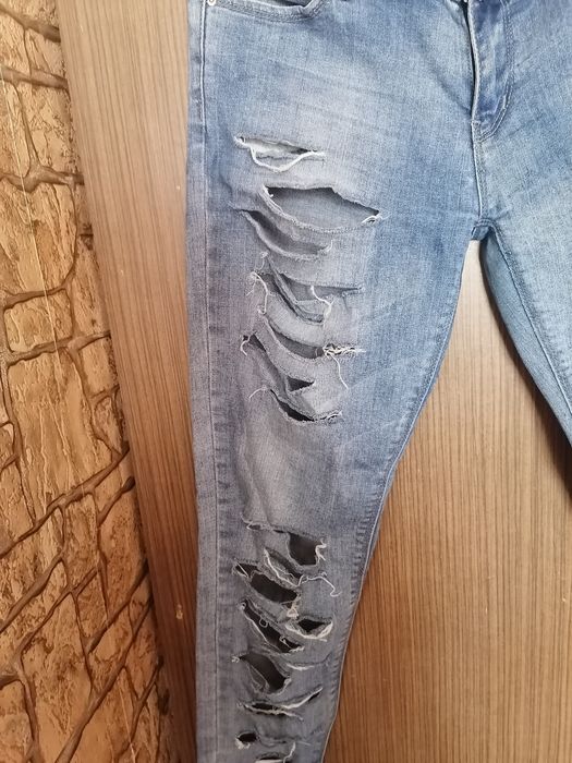 Spodnie jeansy Tally Weijl z dziurami