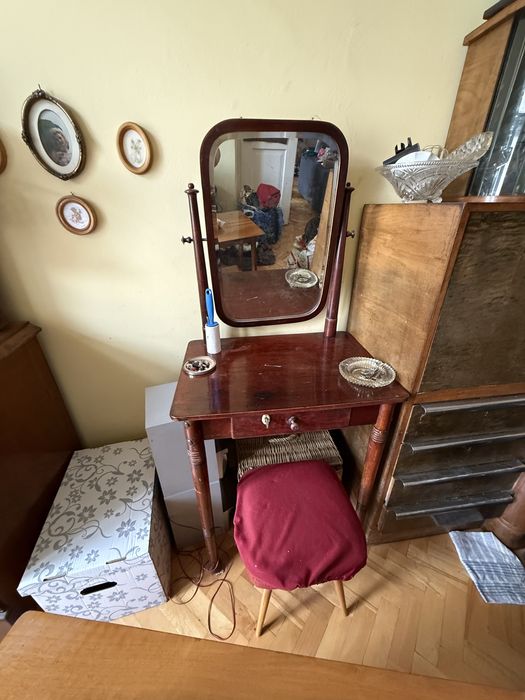 Toaletka zabytkowy mebel
