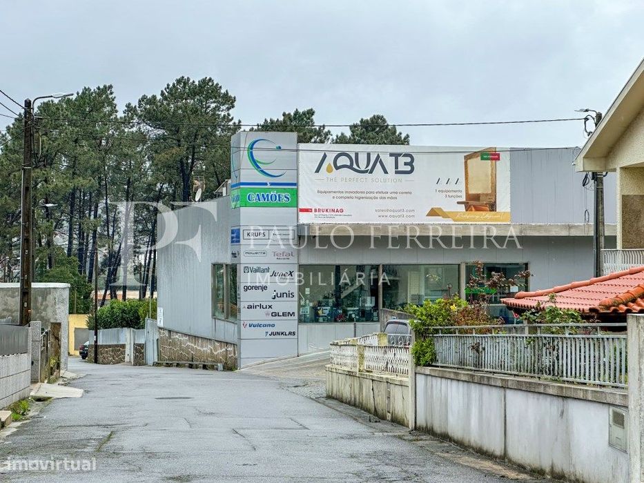 Armazém próximo do centro de Famalicão