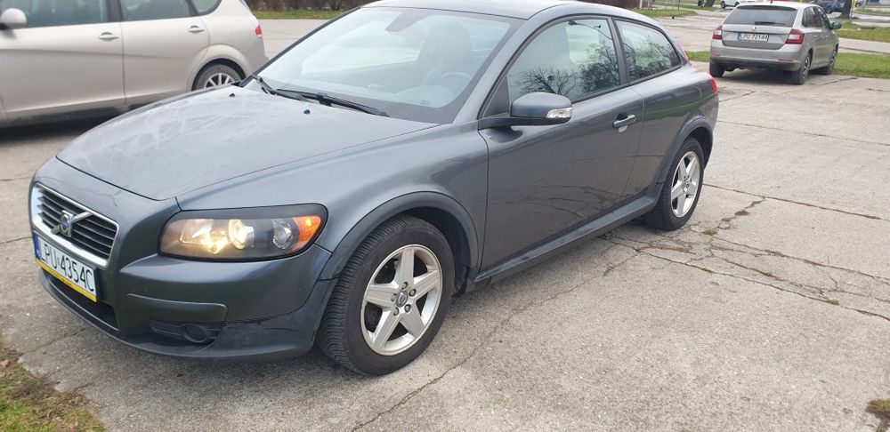 Volvo c30 2009,1.8 benz.