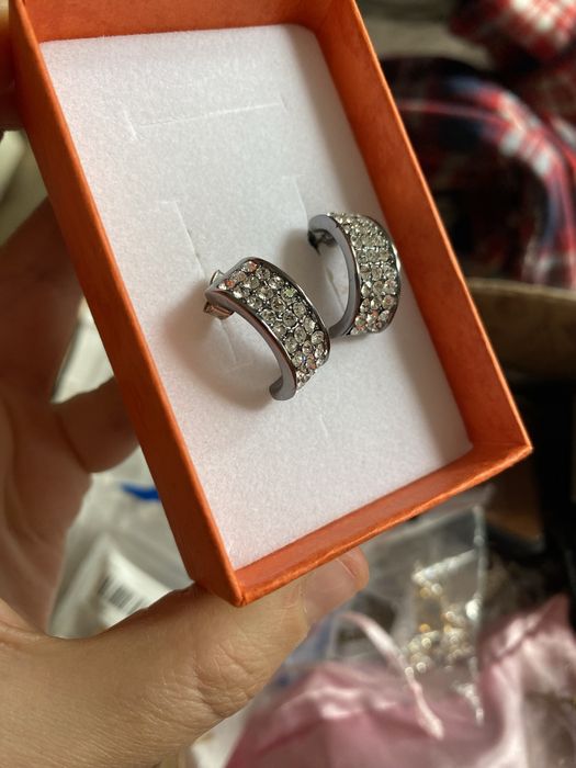 Śliczne błyszcące kolczyki