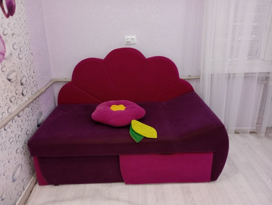 Очень классный раскладной диван Ромашка