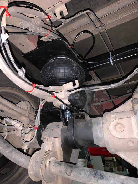 Пневмопідвіска на Ford Transit (задній привід)