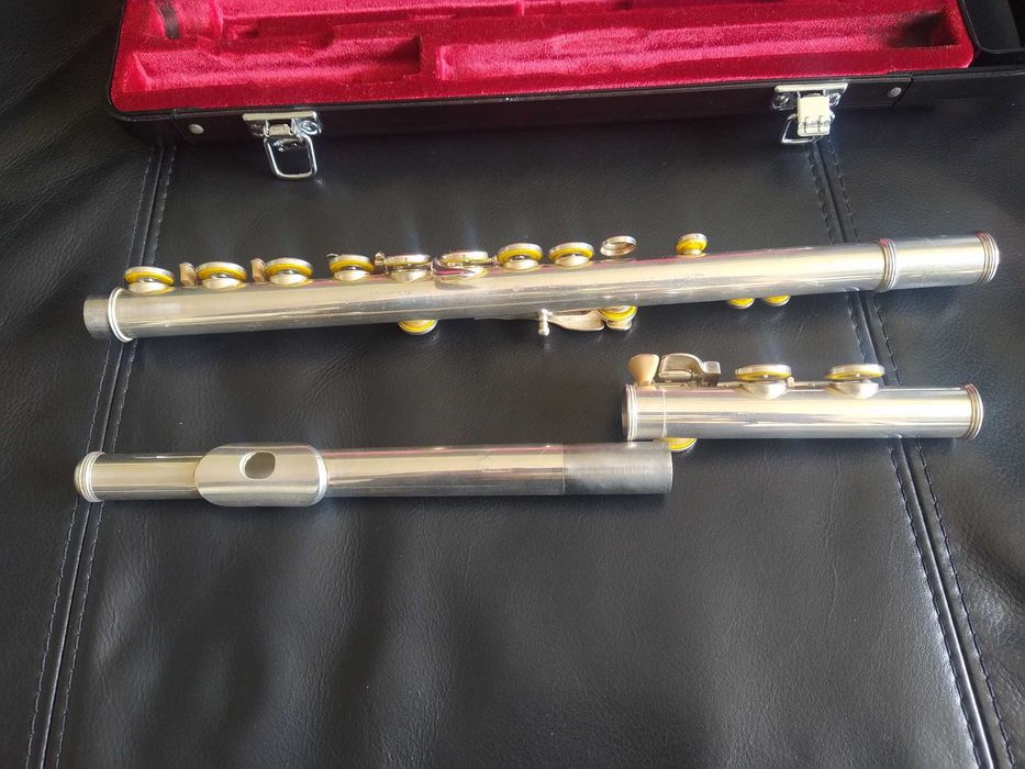 Flauta transversal  Yamaha YFL-211S, banho de prata