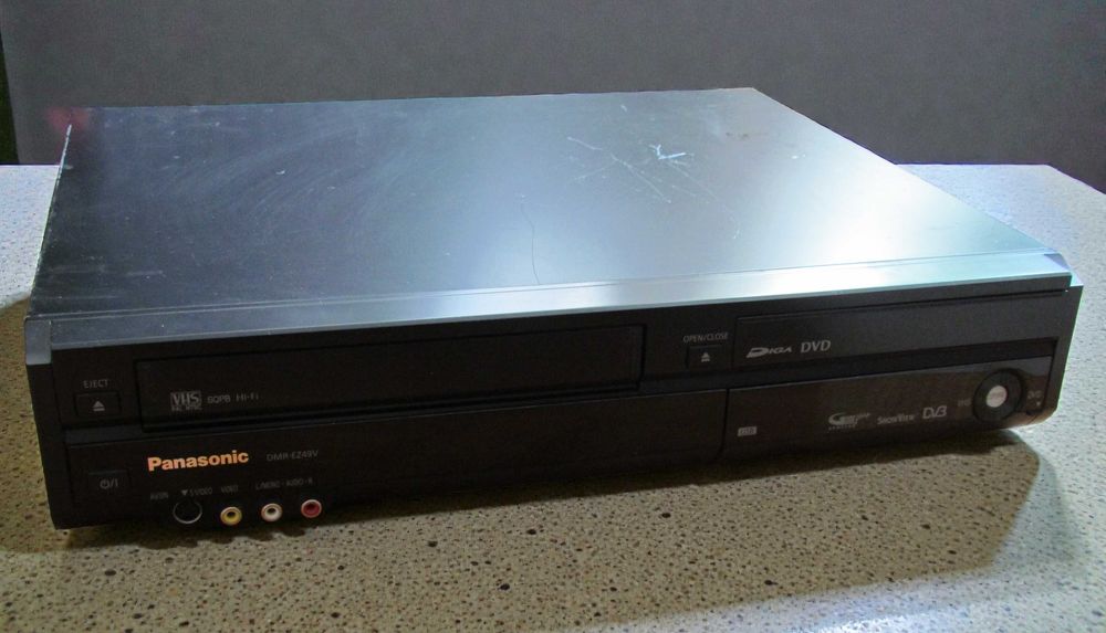 Nagrywarka Przegrywarka VHS DVD Panasonic DMR-EZ49V