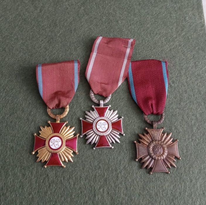 Komplet krzyży zasługi