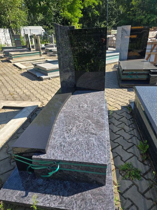 Nagrobek granitowy