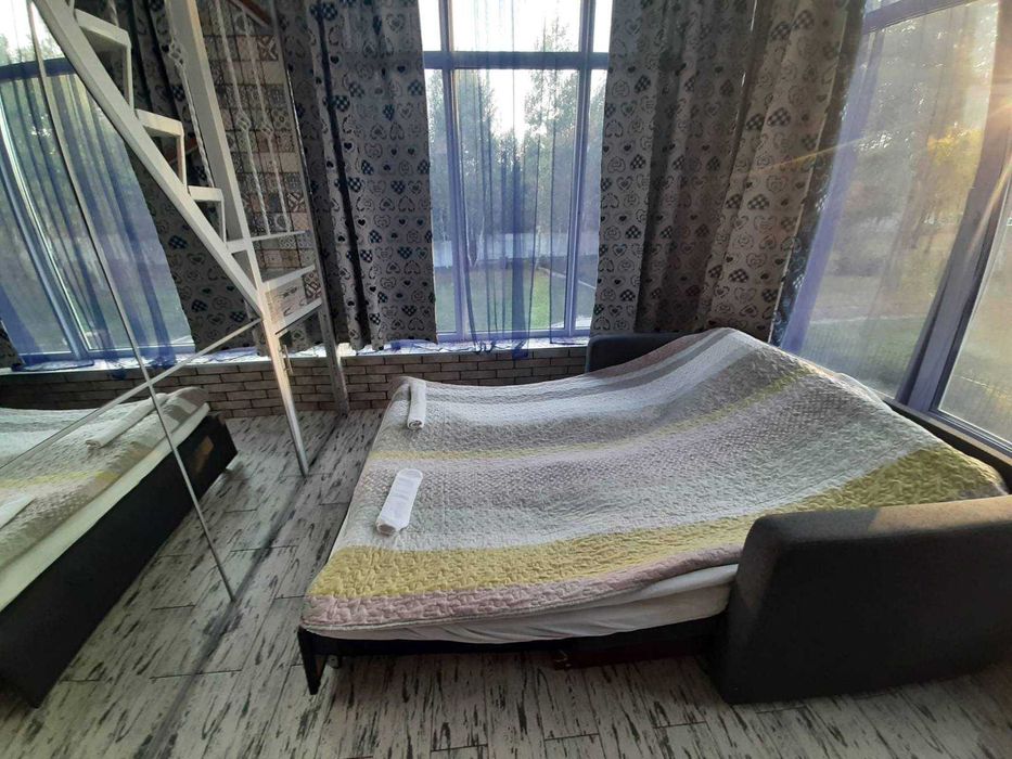 с.Бондарня. Дом 230 кв. Расположен 70 км. от Киева. Генератор.