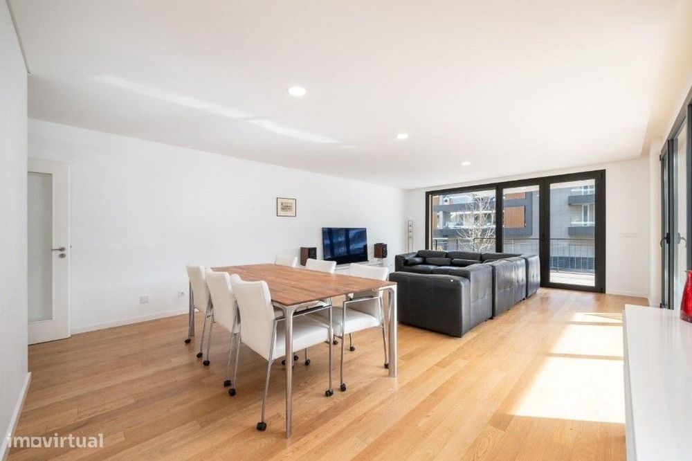 T3 Apartment with Garage, Quinta da Portela