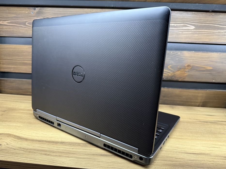 Dell Precision7520 M2200 4GB 15,6"IPS  XeonE3-1505v6/16GB/M2 256GB/16%