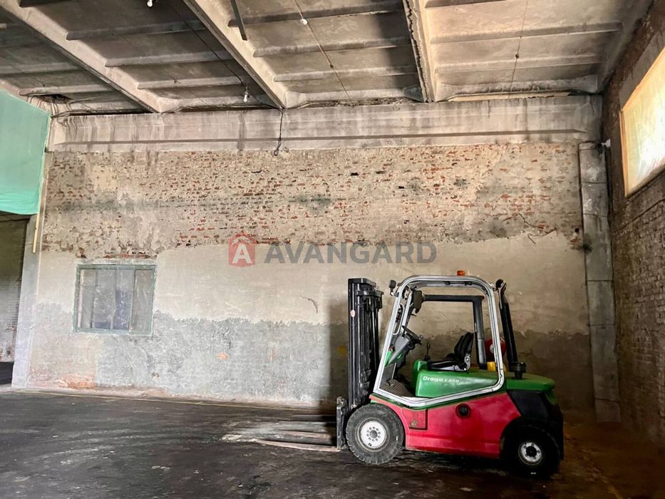 Продається виробничо-складська будівля з залізничною колією!