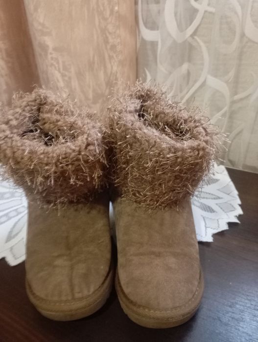 Угі для дівчинки