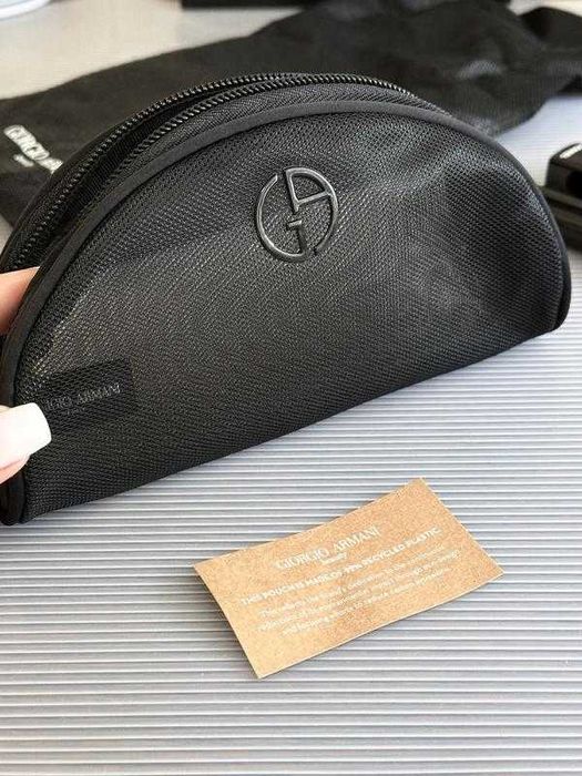 GIORGIO ARMANI Czarna kosmetyczka z siateczki