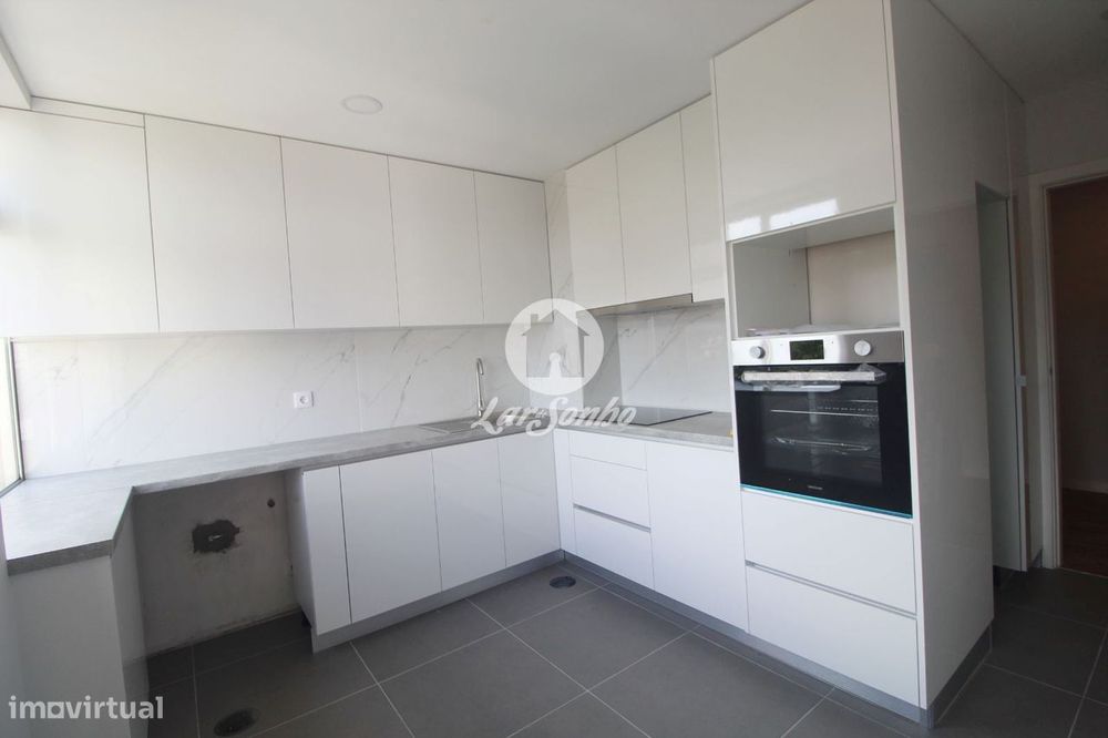 Apartamento T2, remodelado, localizado na prestigiada Urbanização N...
