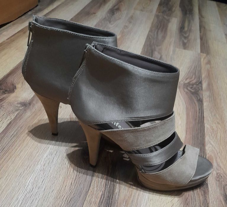 Buty na szpilce r.40 - 40 zł