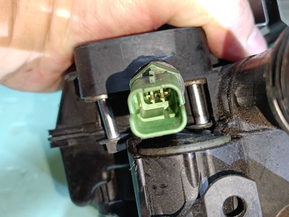 Termostato usado MANN HUMMEL Citroen Peugeot C3 C4