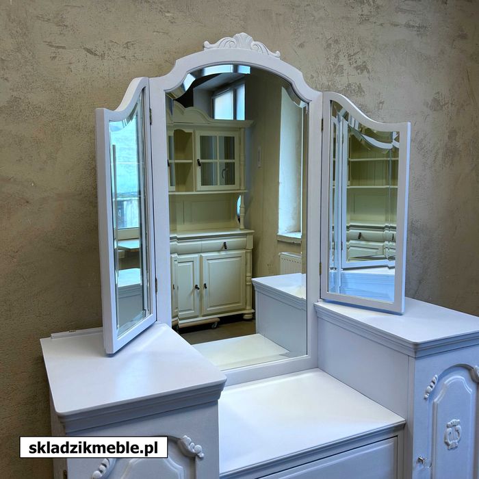 220325 Błękitna toaletka po metamorfozie