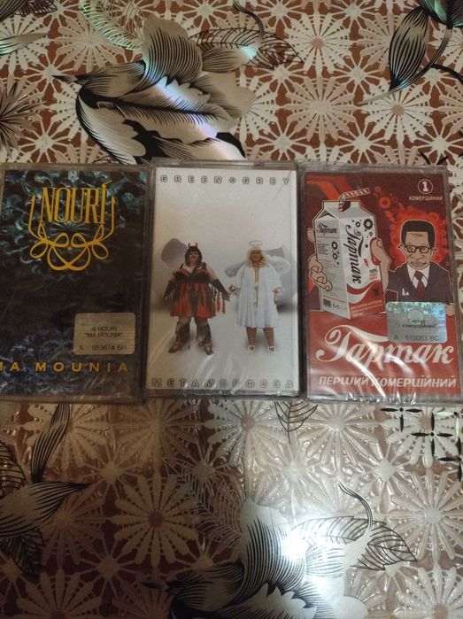 Новые аудиокассеты.