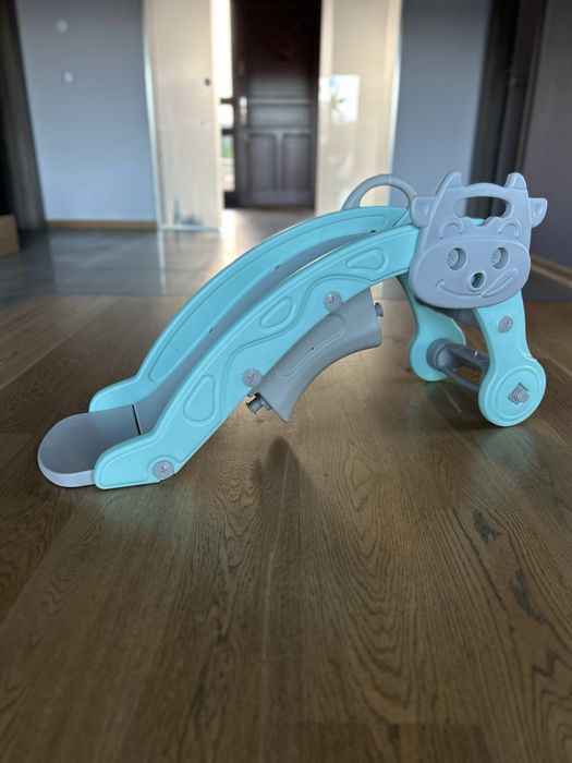 Zjeżdżalnia i konik na biegunach, zabawka 2w1. Plus basen z kulkami