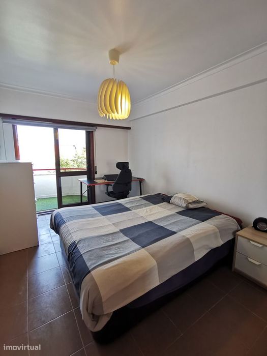 T2 pronto a habitar, com arrecadação, elevador, lareira e ar condic.