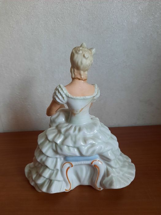 Фарфоровые статуетки под реставрацию