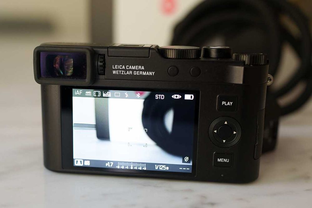 Leica D-lux 8 preta