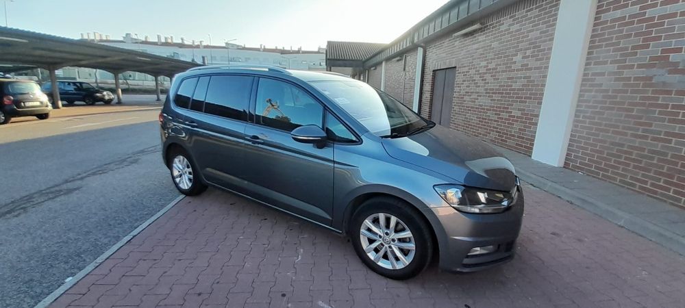 Vendo volkswagen touran 2016 em bom estado.