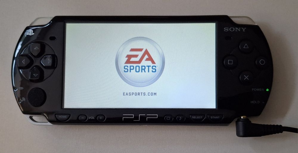 Sony PSP 2004 Slim Preta + Carregador Original Sony + Jogo