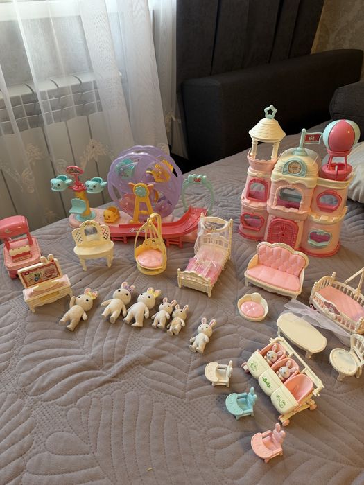 Sylvanian Families Оригінал Лот: Парк, Дитячий садок, 5 фігурок, Меблі