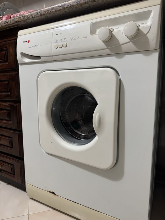 Máquina da roupa em funcionamento