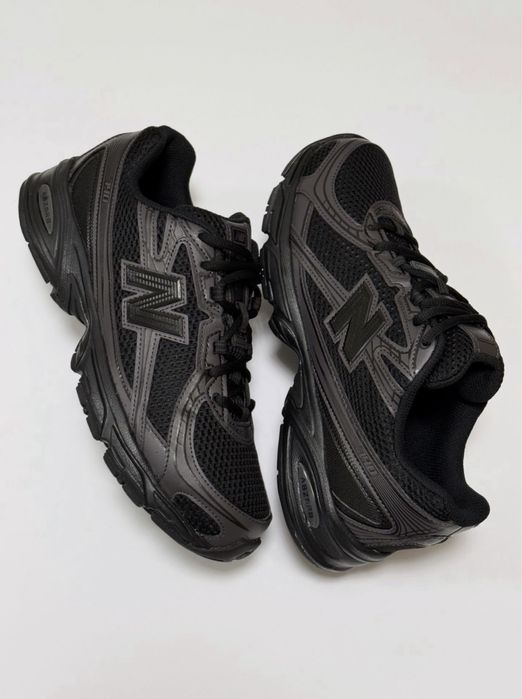 New Balance 740 Full Black