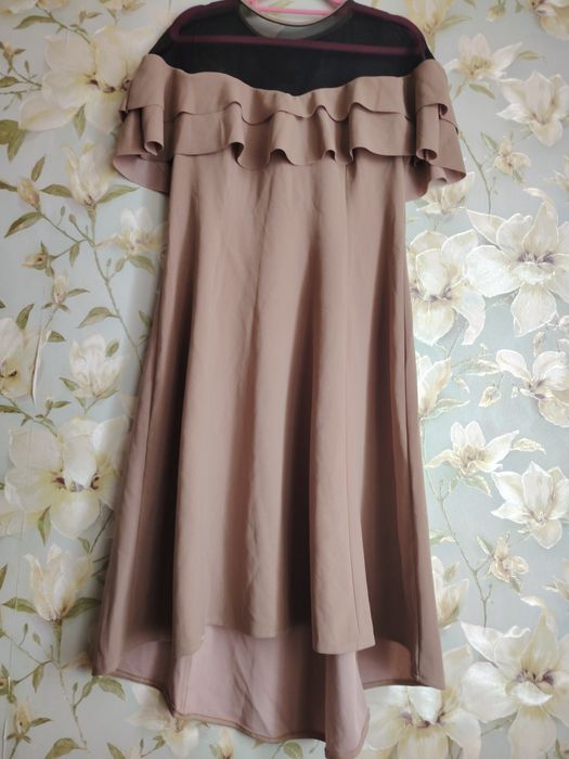 Платье миди с воланами на плечи и сеткой беж XL из плотной ткани