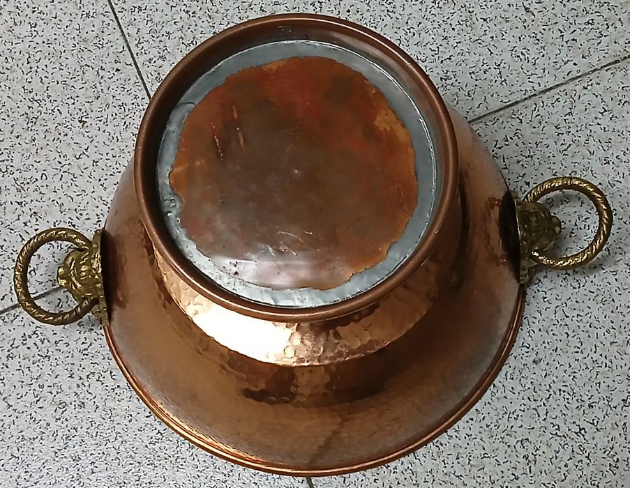 Vaso em cobre martelado