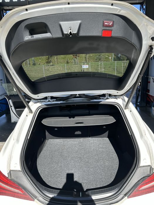 Mercedes Benz CLA 200 AMG Line Przebieg 37 000 km