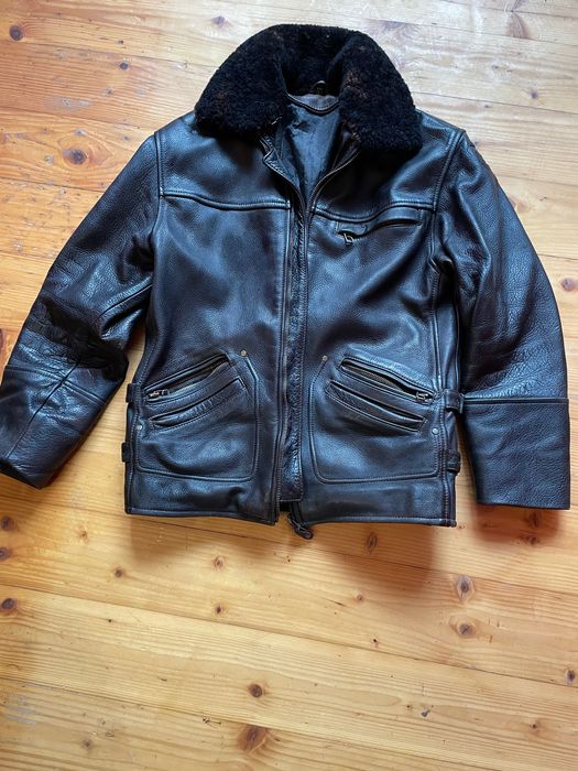 Продається шкіряна куртка (чоловіча).