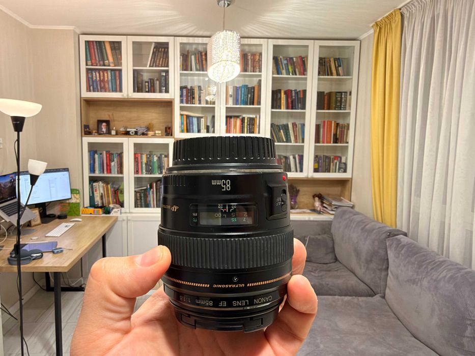 Обʼєктив Canon EF 85mm f/1.8 USM