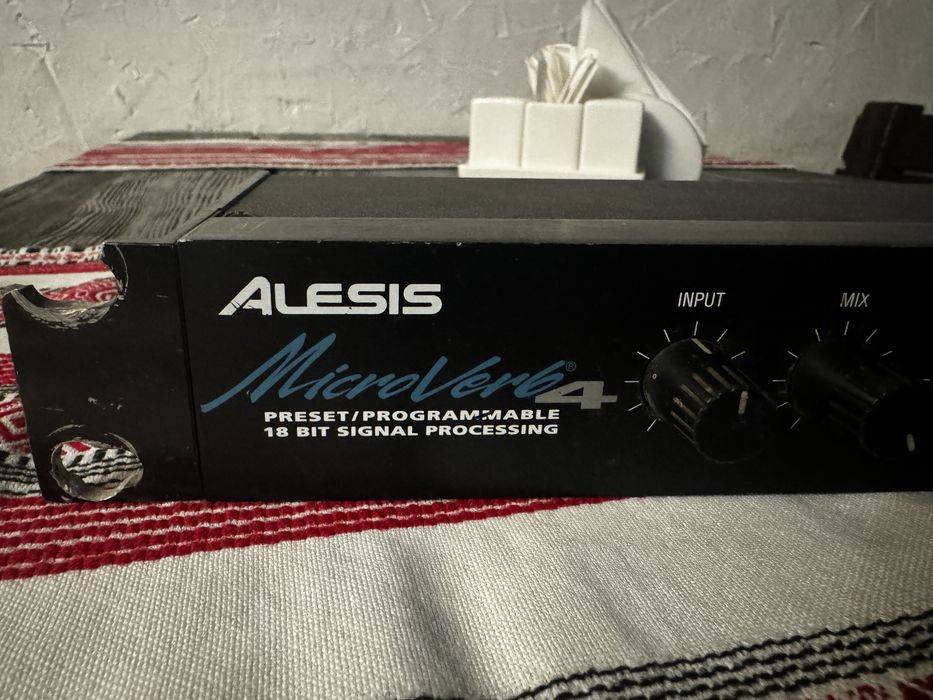 ALESIS MICROVERB 4 Сигнальний процесор