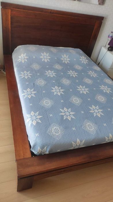 Mobília de quarto completa em castanho - OFERTA: Colchão látex