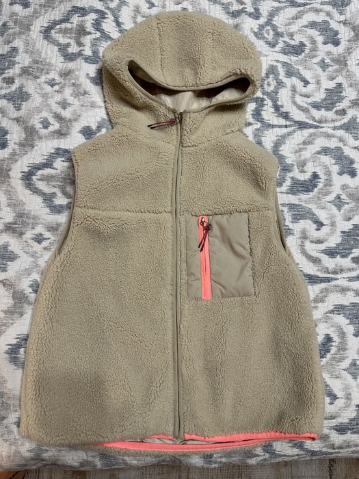 Продам жилетку Zara