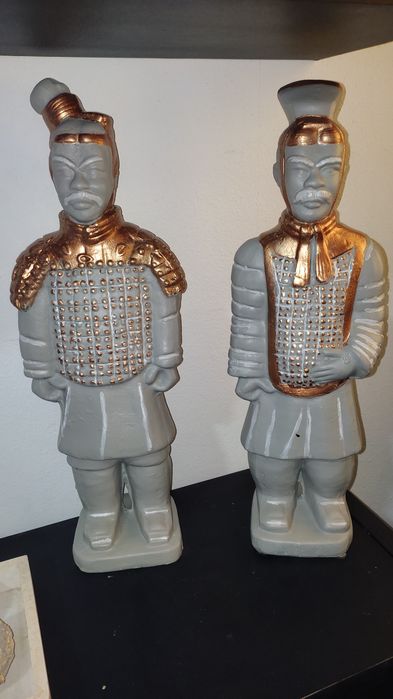 Guerreiro de Terracota – Escultura Decorativa Premium