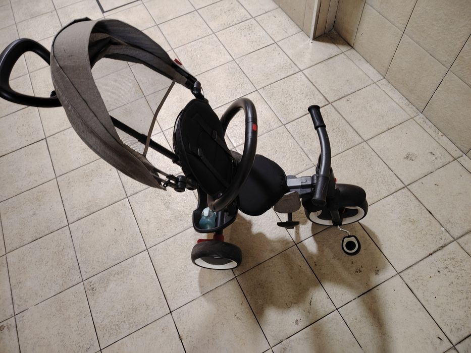 Triciclo de criança usado mas como novo