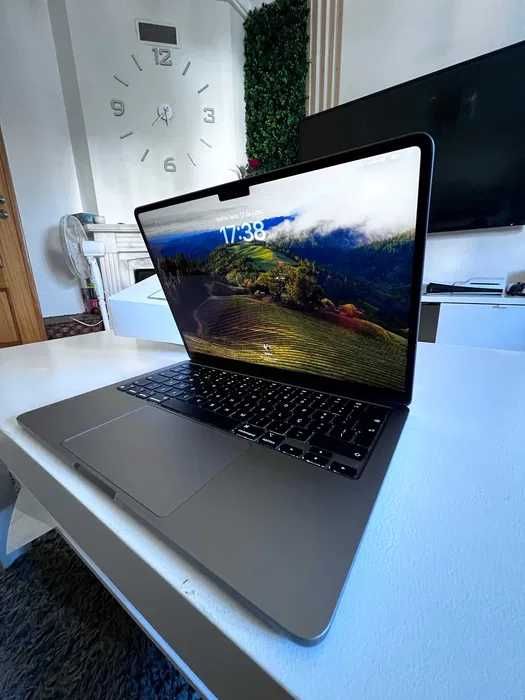 MacBook Air 13" M3 (16GB/256GB) c/ Garantia 2027 e Fatura - IMACULADO!