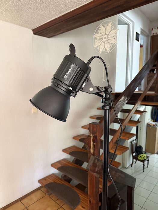 Lampy studyjne Quadralite VideoLed 600 ze statywami i softboxami
