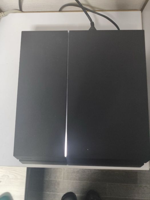 Продам консоль Sony PLAYSTATION 4 SLIM 1TB