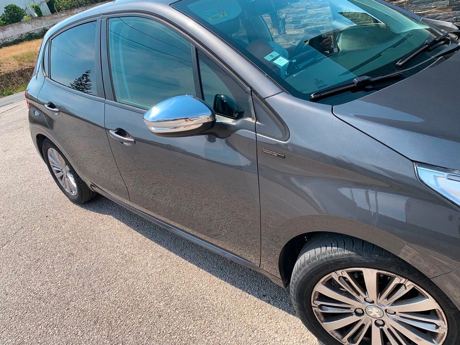 Peugeot 208 signature  poucos kilometros